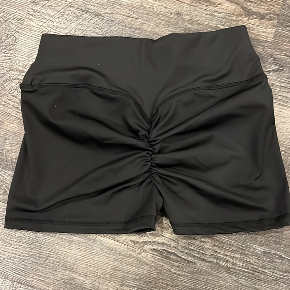 Rouched shorts - Picture 2 of 3